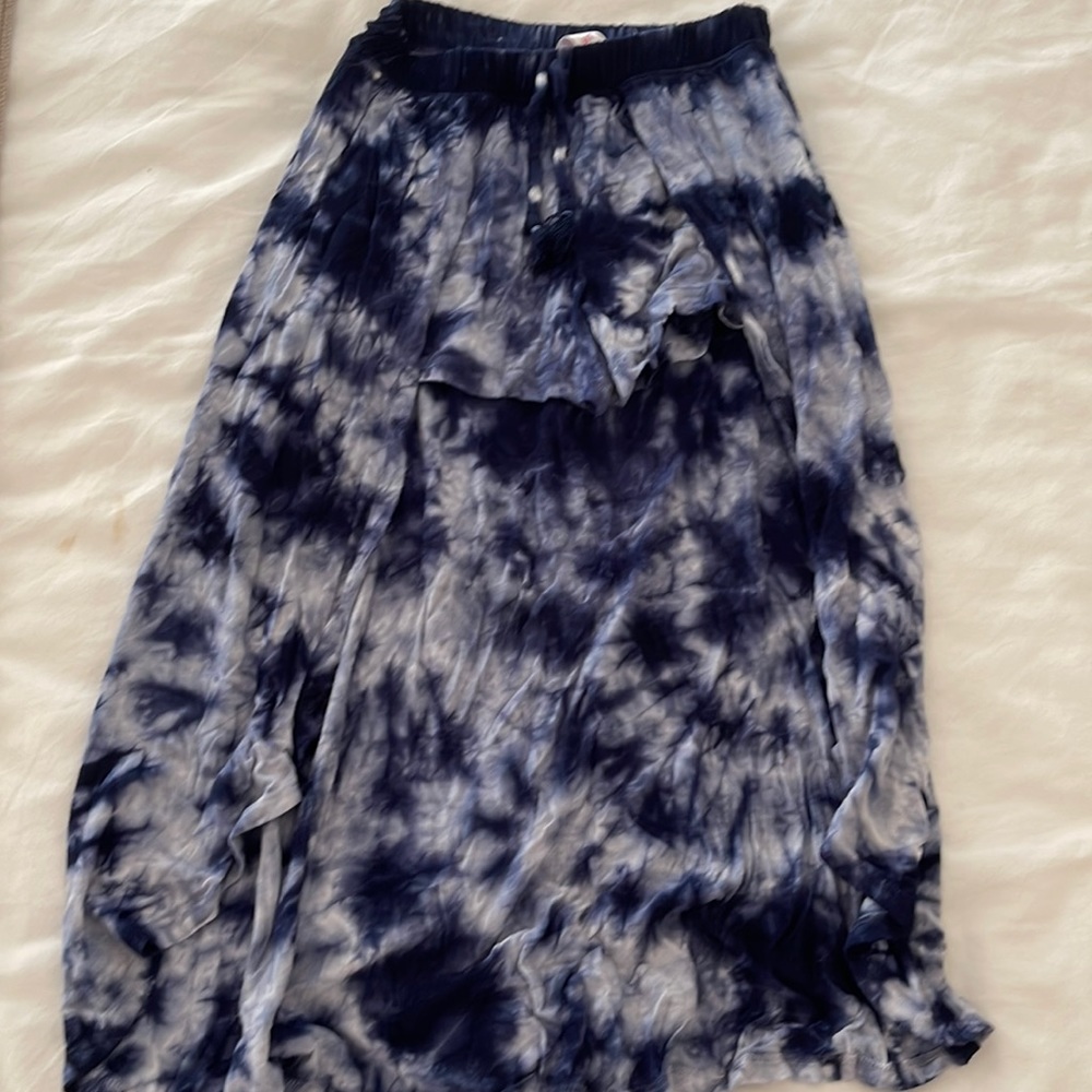 girls blue & white tie-dye skirt/shorts with open front